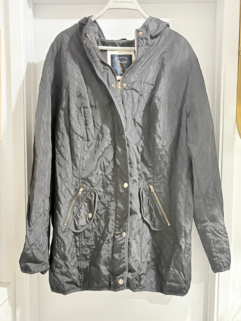 Cavalini Quilted Black Puffer Jacket with Gold Hardware